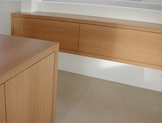b&uuml;stungsm&ouml;bel, m&ouml;bel br&uuml;stung, innenausbau eiche furniert, m&ouml;bel nach mass, schreinerei wetzikon,