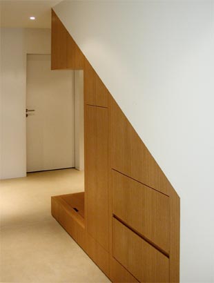 garderobe, garderobenschrank, garderobe eingepasst, garderobe unter treppe, unter treppe m&ouml;bel, schreinerei, handwerk aus der region, schreinerei wetzikon, daniel hotz, michael sax, innenausbau, m&ouml;bel, m&ouml;bel wetzikon, superform, superform raum und m&ouml;bel