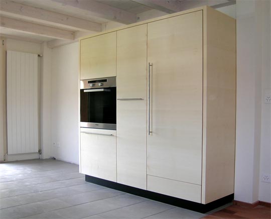 superform wetzikon, k&uuml;chenhochschrank, ahorn furniert, k&uuml;che wetzikon, handwerk aus der region