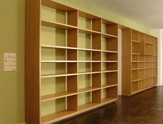 b&uuml;chergestell, eiche, regal, eiche furniert, gestell, superform wetzikon, k&uuml;chenbau, handwerk aus der region, superform, daniel hotz, michael sax