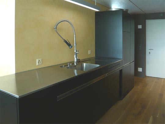 gaderobe, einbaugarderobe, k&uuml;chenbau wetzikon, schreinerei wetzikon, aus der region, schreinerhandwerk aus der region, k&uuml;che schwarz, schwarze k&uuml;che, massk&uuml;chen, k&uuml;che nach mass, schreinerk&uuml;che, kueche, daniel hotz, michael sax, superform wetzikon