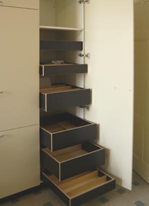 k&uuml;che superform wetzikon, innenschubladen, hochschrank, stauraum, altbauwohnung, handwerk aus der region