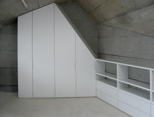 superform wetzikon, schreinerei wetzikon, innenausbau superform, schrank eingepasst, schrankfront lackiert,