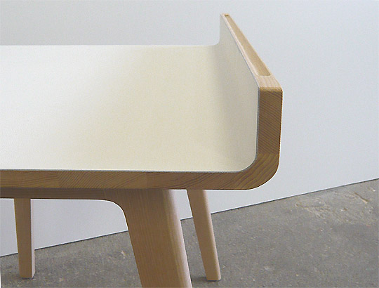 pult, schreibtisch, schreinerei wetzikon, innenausbau, tisch, pult, esche, leder, superform, uster, wetzikon